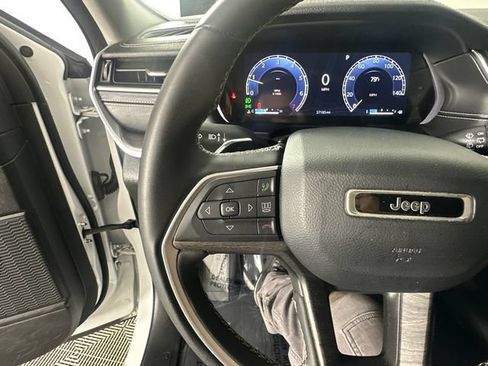 Certified 2023 Jeep Grand Cherokee Limited w/ Black Appearance Package AWD/4WD image 16