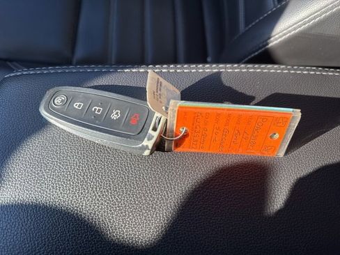 Used 2019 Ford Escape SEL image 7