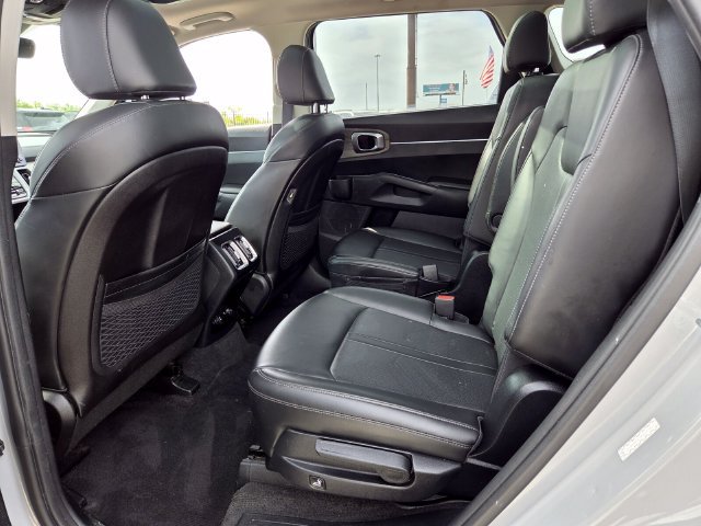 Used 2023 Kia Sorento EX w/ Panoramic Sunroof Package FWD image 5