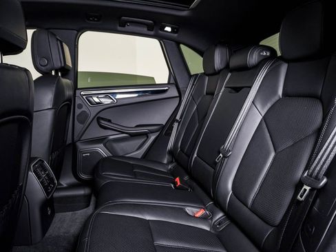 New 2026 Porsche Macan image 17