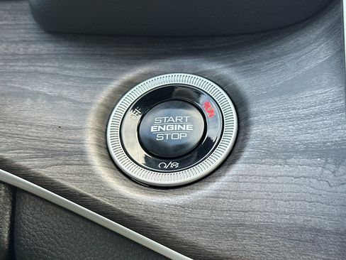 Used 2024 Jeep Grand Cherokee L Limited w/ Luxury Tech Group II image 25