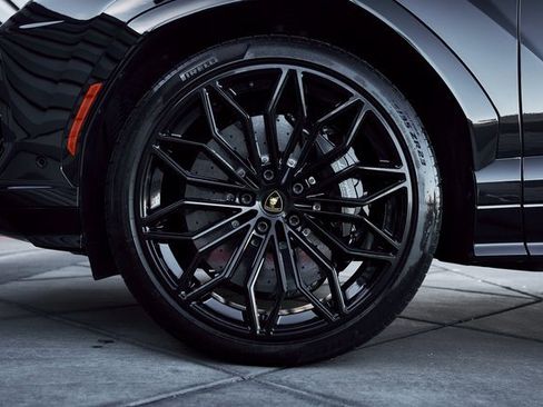 Used 2025 Lamborghini Urus SE image 4