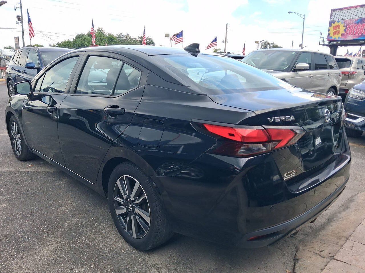 Used 2021 Nissan Versa SV FWD image 4