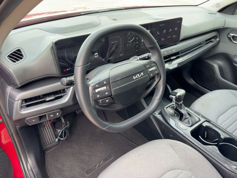Used 2025 Kia K4 EX image 13