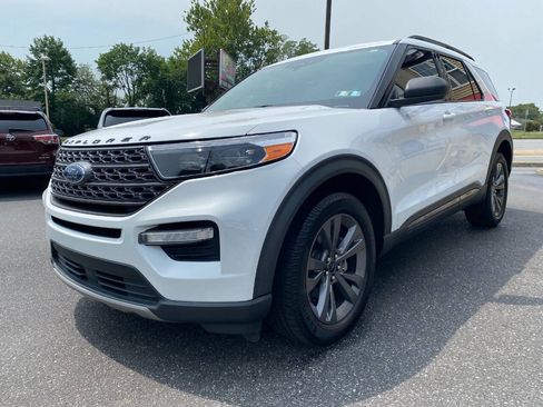 Used 2021 Ford Explorer XLT w/ Equipment Group 202A AWD/4WD image 7