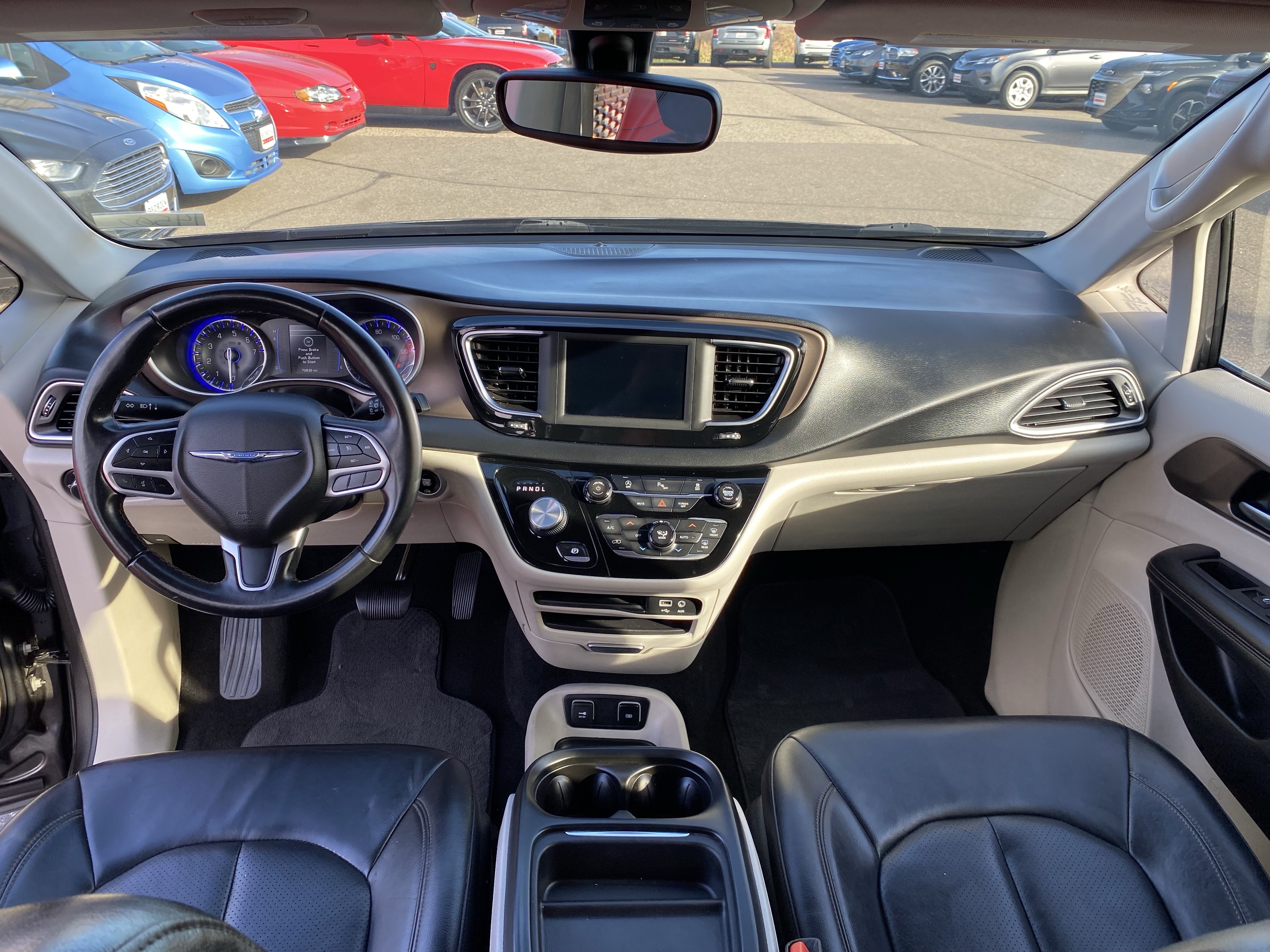 Used 2018 Chrysler Pacifica Touring-L FWD image 7
