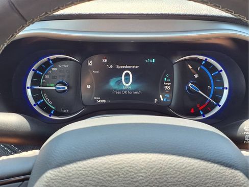 Used 2024 Chrysler Pacifica Limited FWD image 15