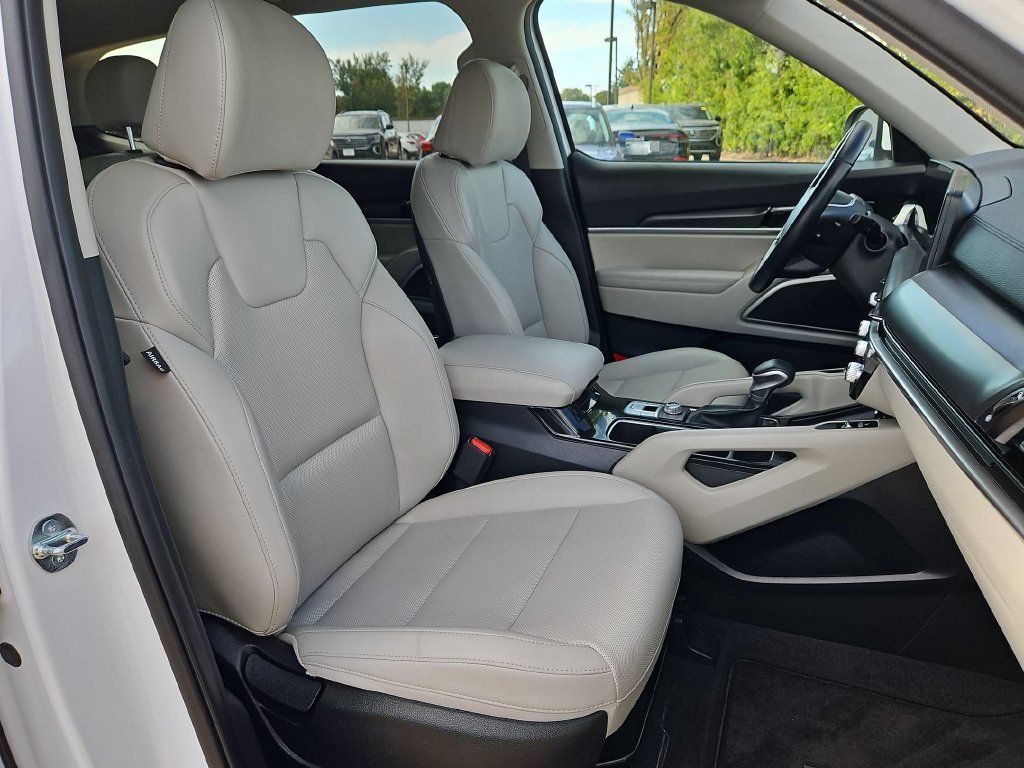 Used 2025 Kia Telluride S FWD image 32