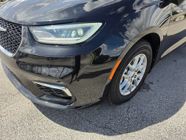 Used 2023 Chrysler Pacifica Touring-L FWD image 13