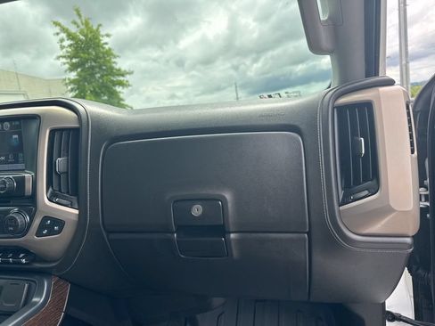 Used 2017 GMC Sierra 2500 Denali w/ Duramax Plus Package AWD/4WD image 18