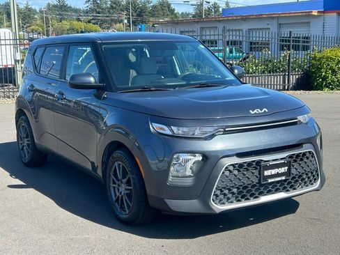 Used 2022 Kia Soul LX FWD image 1
