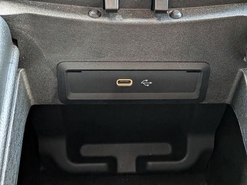 Used 2025 Mercedes-Benz GLE 350 4MATIC image 32