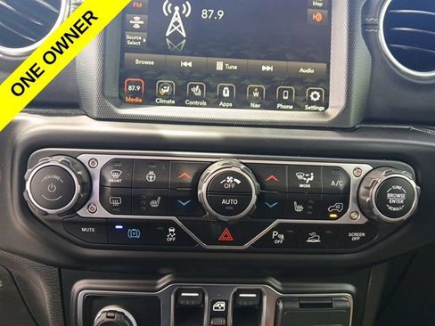 Used 2022 Jeep Wrangler Unlimited Rubicon 4xe w/ Cold Weather Group AWD/4WD image 23