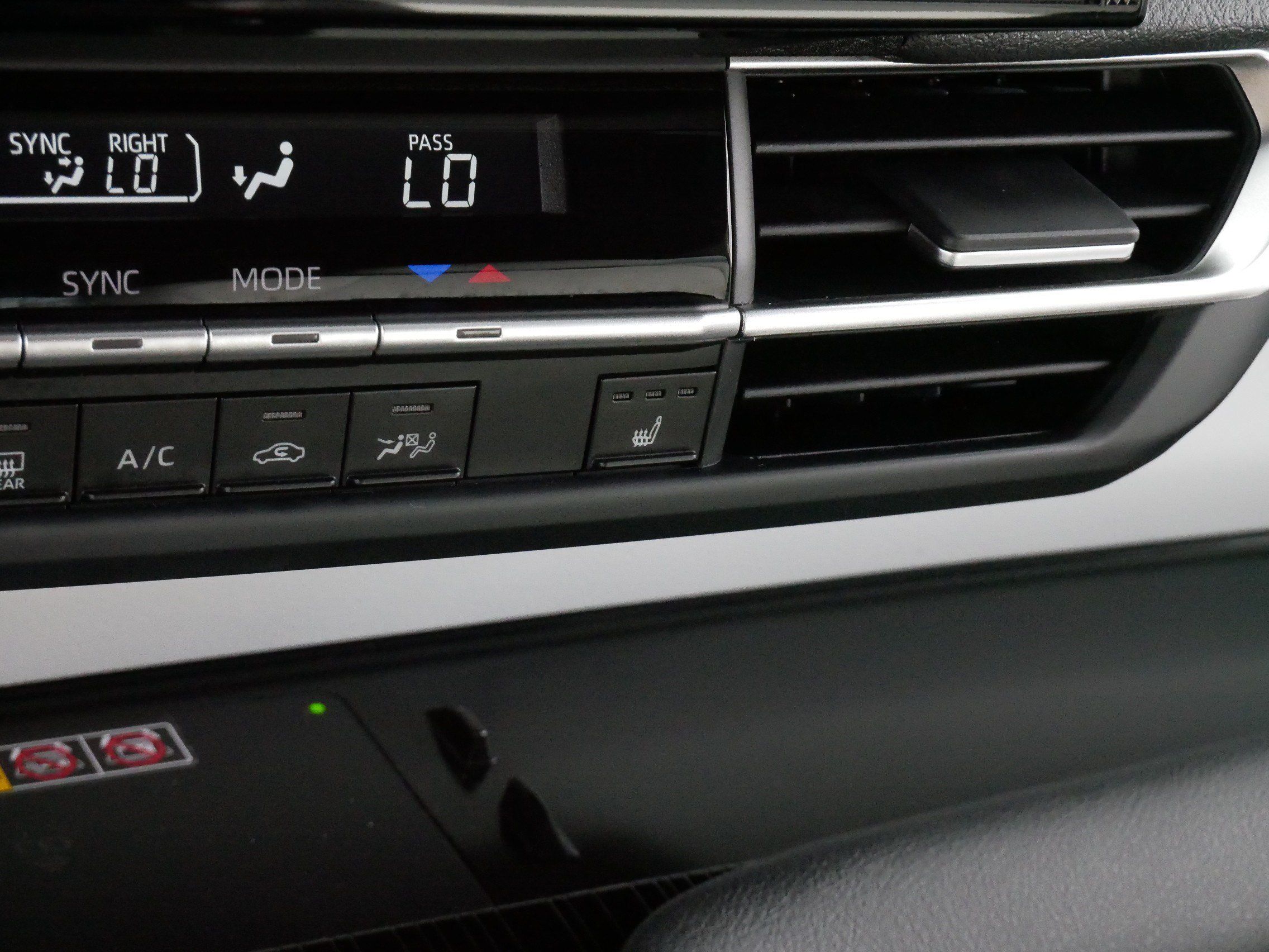 Certified 2026 Toyota Sienna XSE FWD image 31