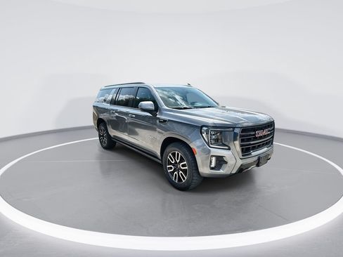 Used 2022 GMC Yukon XL AT4 AWD/4WD image 2