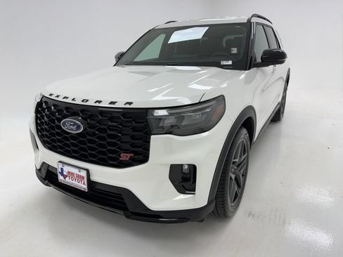 Used 2025 Ford Explorer ST RWD image 4