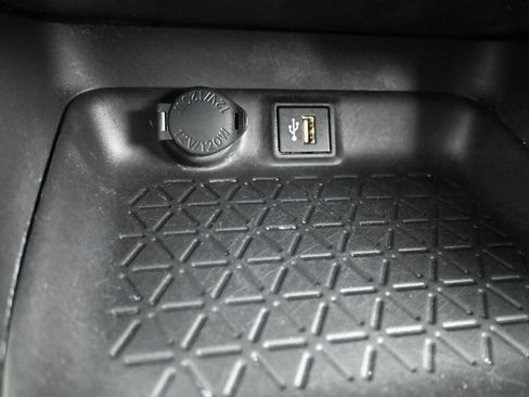 Used 2024 Toyota RAV4 XLE image 32