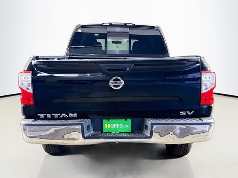 Used 2017 Nissan Titan SV RWD image 8