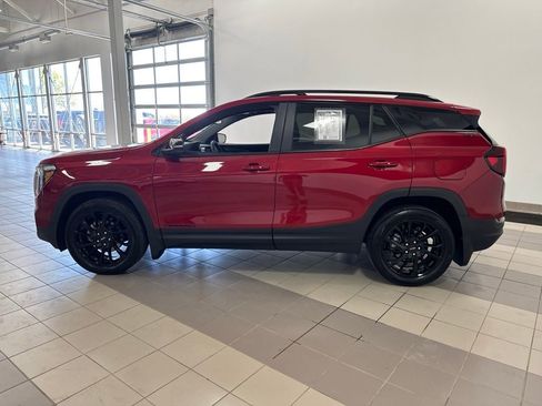 Used 2023 GMC Terrain SLE w/ Driver Convenience Package AWD/4WD image 2