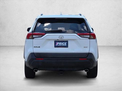 Used 2020 Toyota RAV4 XLE Premium FWD image 4