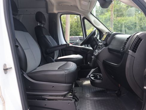 Used 2024 RAM ProMaster 2500 w/ Convenience Group FWD image 11