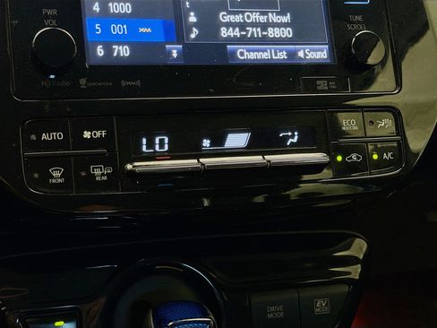Used 2017 Toyota Prius Three w/ Carpet Mat Package FWD image 10