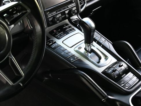 Used 2015 Porsche Cayenne Turbo AWD/4WD image 22