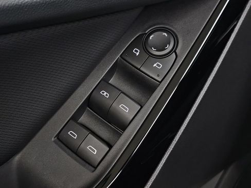 Used 2025 Chevrolet Equinox LT w/ Safety and Technology Package FWD image 27