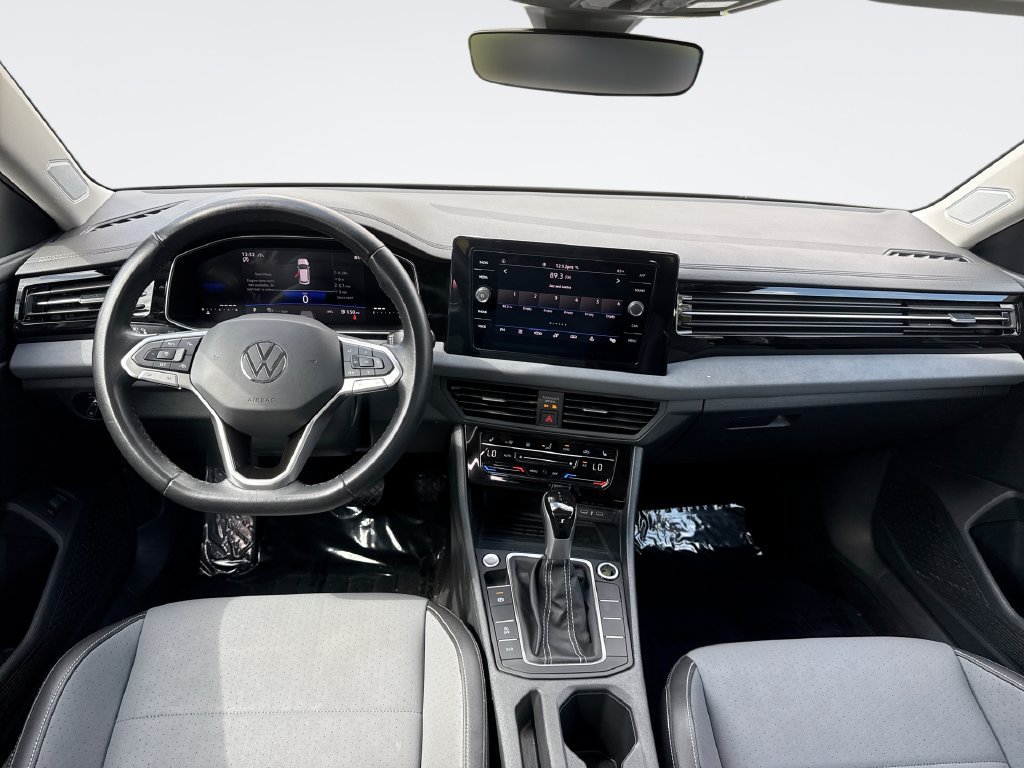 Used 2025 Volkswagen Jetta SE FWD image 23