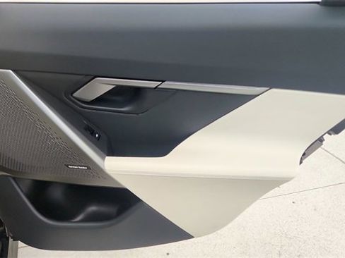 Used 2025 BMW i5 xDrive40 image 29