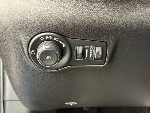 Used 2025 Jeep Compass Limited AWD/4WD image 25