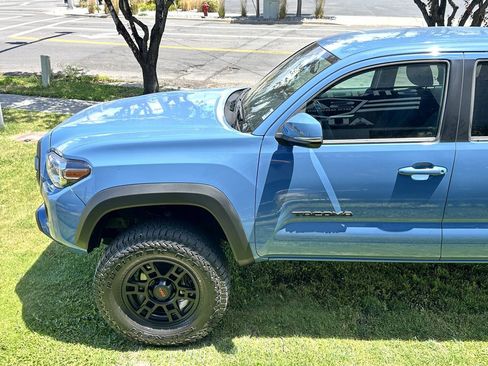 Used 2019 Toyota Tacoma TRD Off-Road w/ Technology Package AWD/4WD image 10