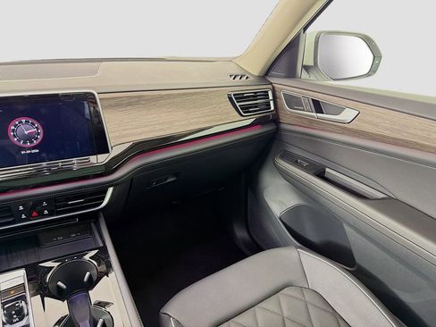 Used 2025 Volkswagen Atlas SEL Premium R-Line image 26