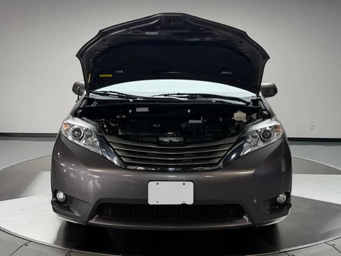 Used 2014 Toyota Sienna XLE FWD image 6