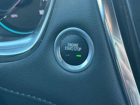 Used 2023 Chevrolet Traverse LT image 34