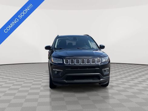 Used 2018 Jeep Compass Latitude w/ Cold Weather Group AWD/4WD image 3