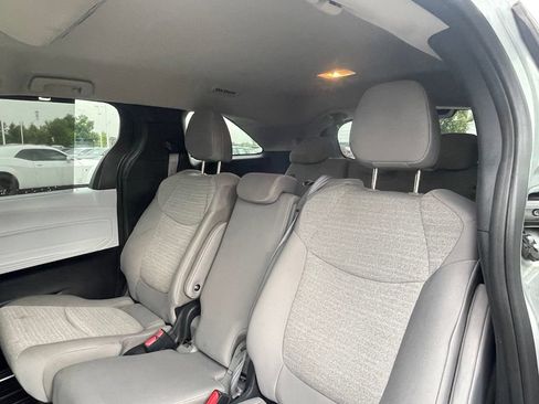 Used 2025 Toyota Sienna LE FWD image 23