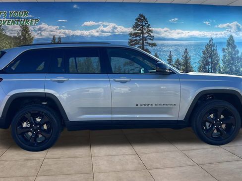 New 2025 Jeep Grand Cherokee Altitude image 4