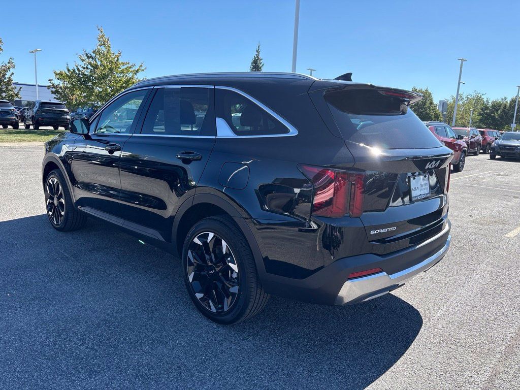 Certified 2026 Kia Sorento EX AWD/4WD image 9
