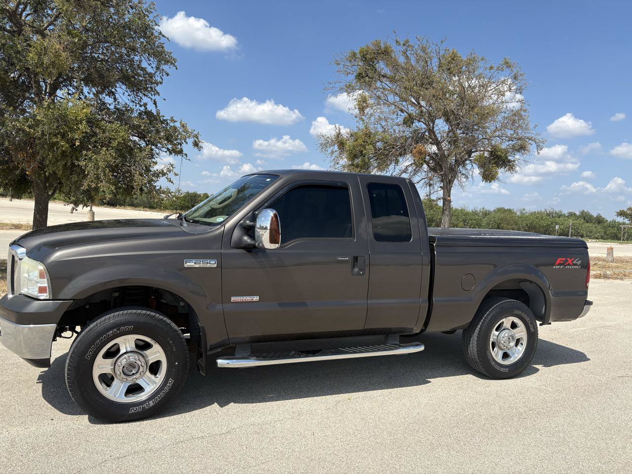 Used 2006 Ford F250 Lariat AWD/4WD image 4