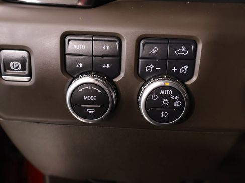 Used 2024 GMC Sierra 2500 Denali w/ Denali Reserve Package AWD/4WD image 9