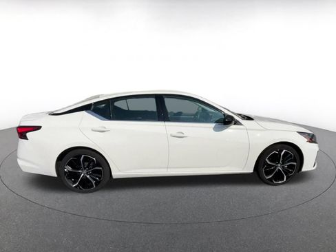 Used 2025 Nissan Altima 2.5 SR FWD image 13