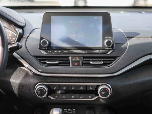 Used 2020 Nissan Altima 2.5 SR w/ Premium Package image 3