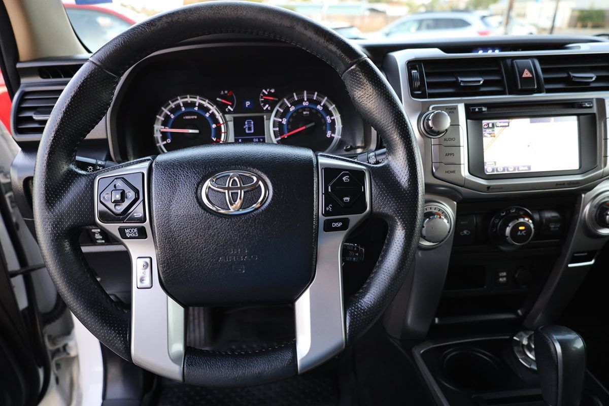 Used 2018 Toyota 4Runner SR5 AWD/4WD image 24
