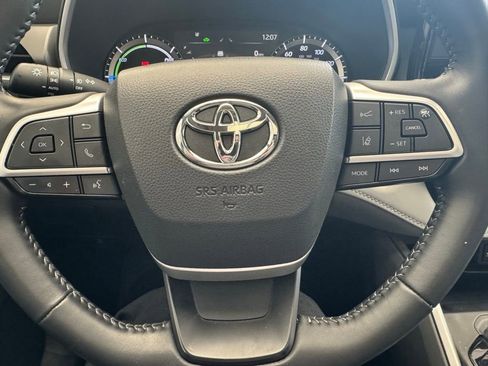 Used 2025 Toyota Highlander XLE image 17