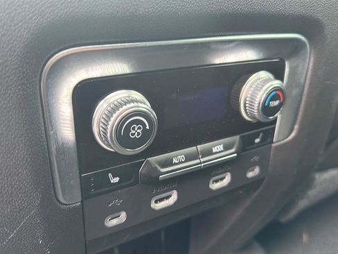 Used 2021 GMC Yukon Denali w/ Denali Premium Package image 25