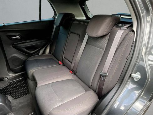 Used 2020 Chevrolet Trax LS FWD image 27