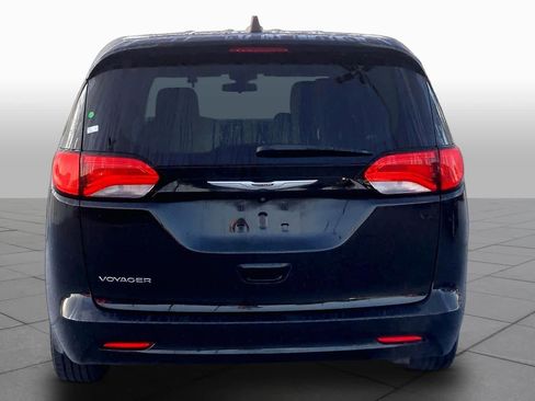 Used 2022 Chrysler Voyager LX FWD image 5