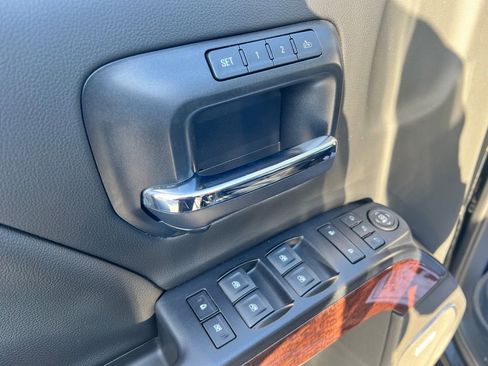 Used 2018 GMC Sierra 1500 SLT image 17