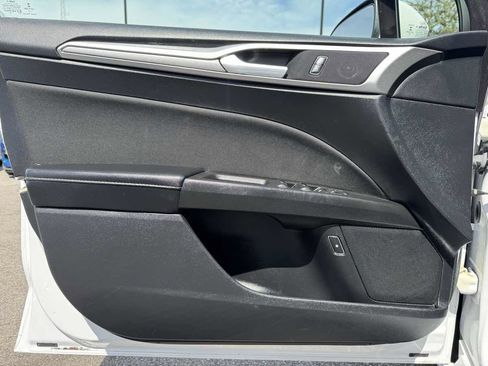 Used 2019 Ford Fusion SE image 26